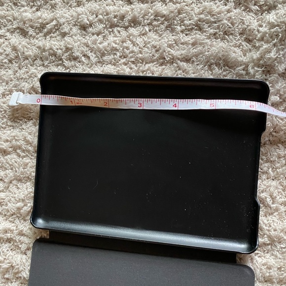 🌸 HOST PICK🌸 Kindle PaperWhite hard cover - Picture 5 of 6